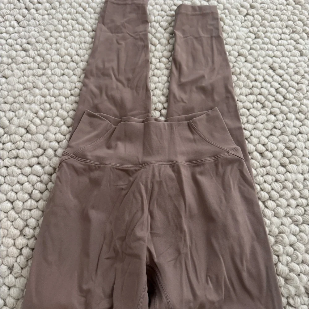 Aura Ultra-High Rise Legging - Sand - Picture 5 of 6